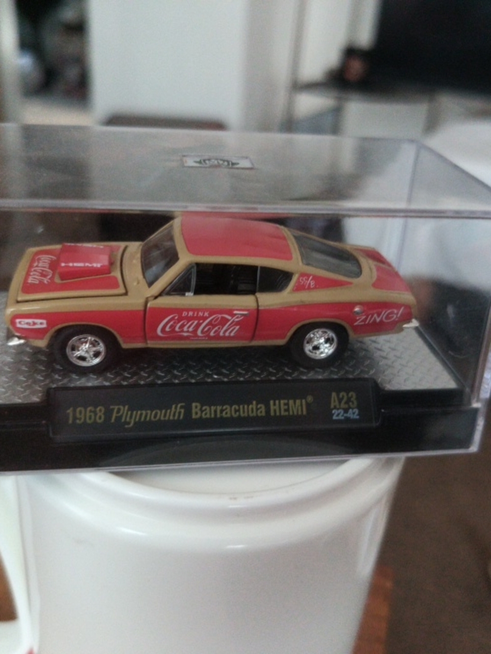 Coca-Cola 1968 Plymouth Barracuda HEMI Diecast Car - Red & Gold Hot Wheels 1/64